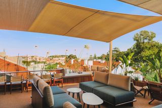 V Rooftop Bar